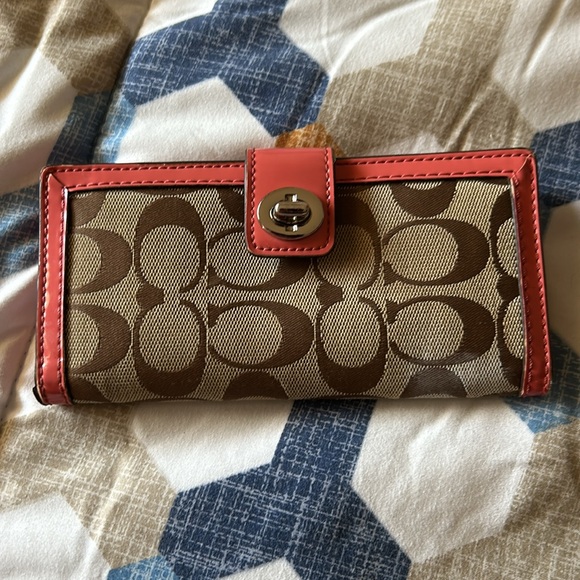 Signature canvas Coach Backpack - Picture 16 of 17